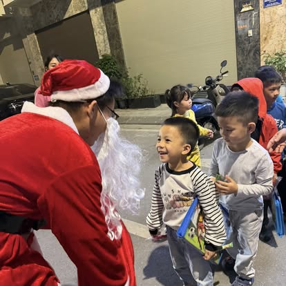 Sự kiện Giáng sinh — Ông Già Noel thăm các em