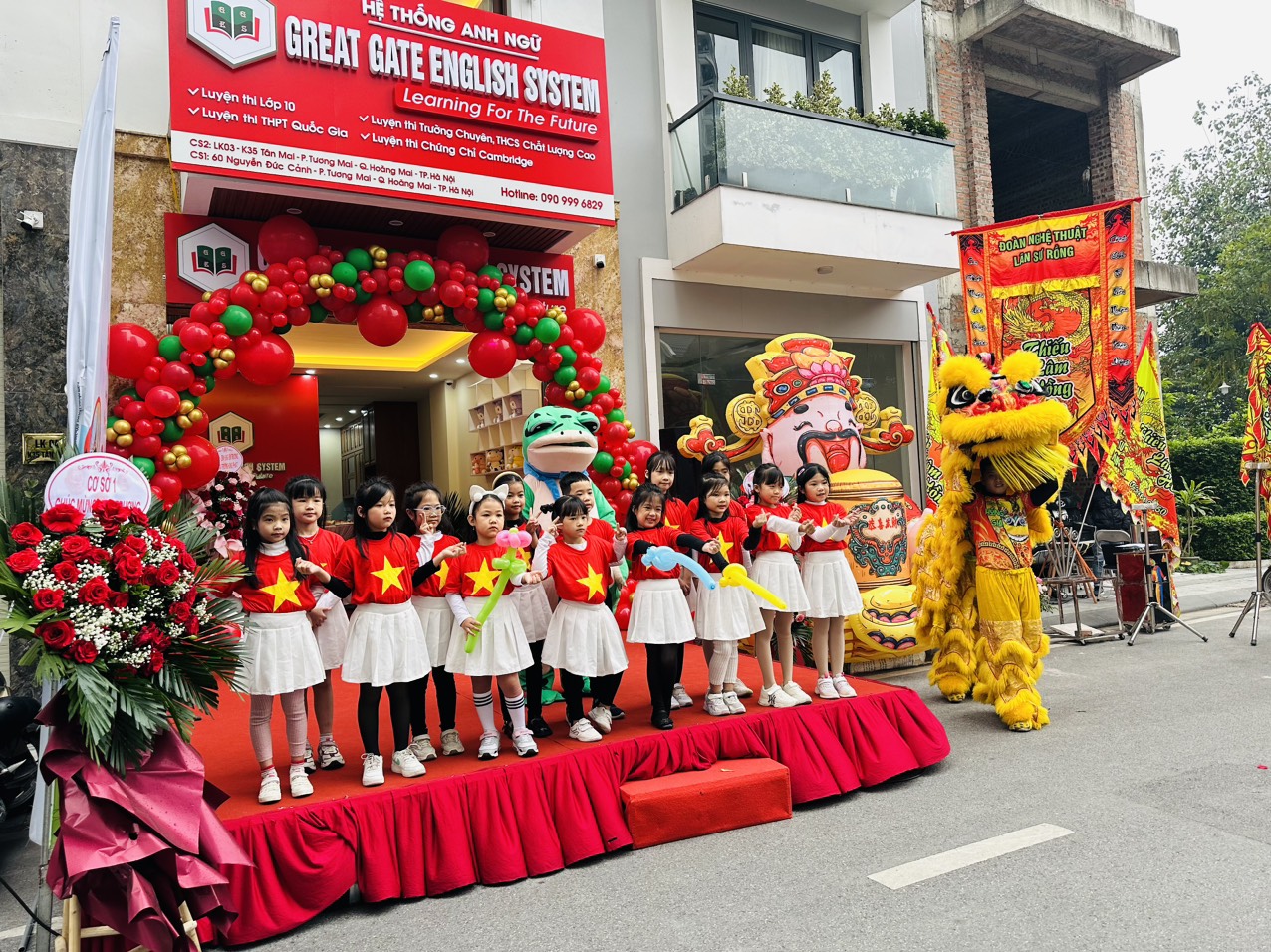 Không khí sôi động trong lễ khai trương